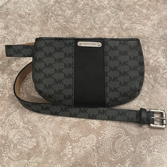 Brand New Michael Kors Black Zippered Belt Bag Fanny Pack w/ Silver Tone Accents main image 9